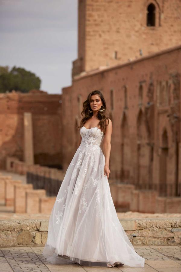 ADALYN-ML17366-STRAPLESS-SWEETHEART-NECKLINE-FULL-LENGTH-LACE-AND-TULLE-GOWN-WITH-ILLUSION-BODICE-AND-ZIP-CLOSURE-WEDDING-DRESS-MADI-LANE-BRIDAL3