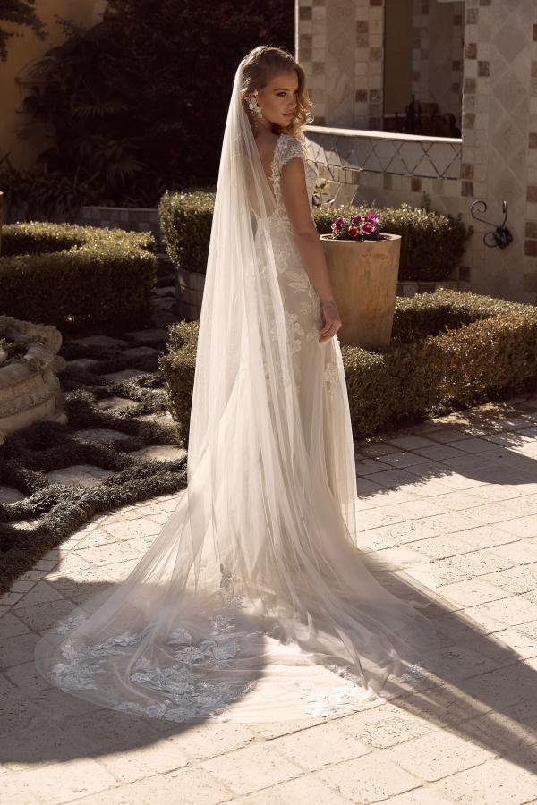 BLISS VEIL V950 CATHEDRAL LENGTH SHEER SINGLE TIER WITH MATCHING LACE APPLIQUES PAIRED WITH GOWN ML19250GT VEIL MADI LANE BRIDAL1