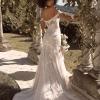 BOWIE ML19189 FULL LENGTH FIT AND FLARE SILHOUETTE SWEETHEART NECKLINE DEEP PLUNGE AND FINISHES WITH BUTTON LOOPS ZIP CLOSURE WEDDING DRESS MADI LANE BRIDAL2
