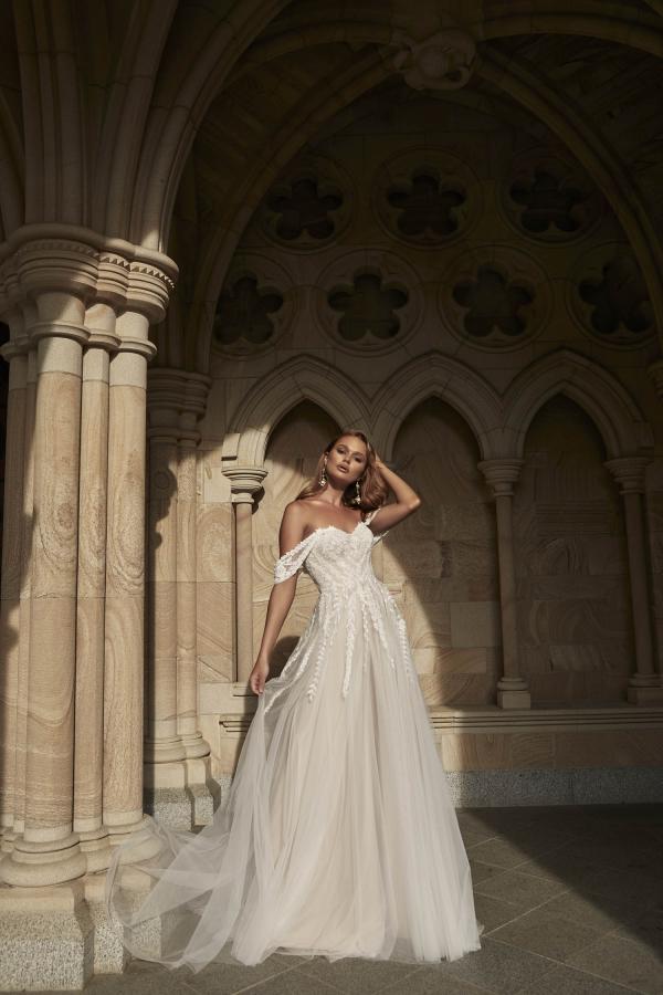 ZYLA_EY328 SWEETHEART NECKLINE EMBROIDERED BODICE WITH FULL TULLE A LINE WEDDING DRESS WITH DETACHABLE STRAPS EVIE YOUNG BRIDAL 18 (1)