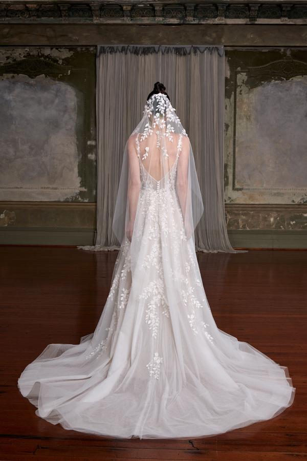 NADIA-VEIL_V517_1